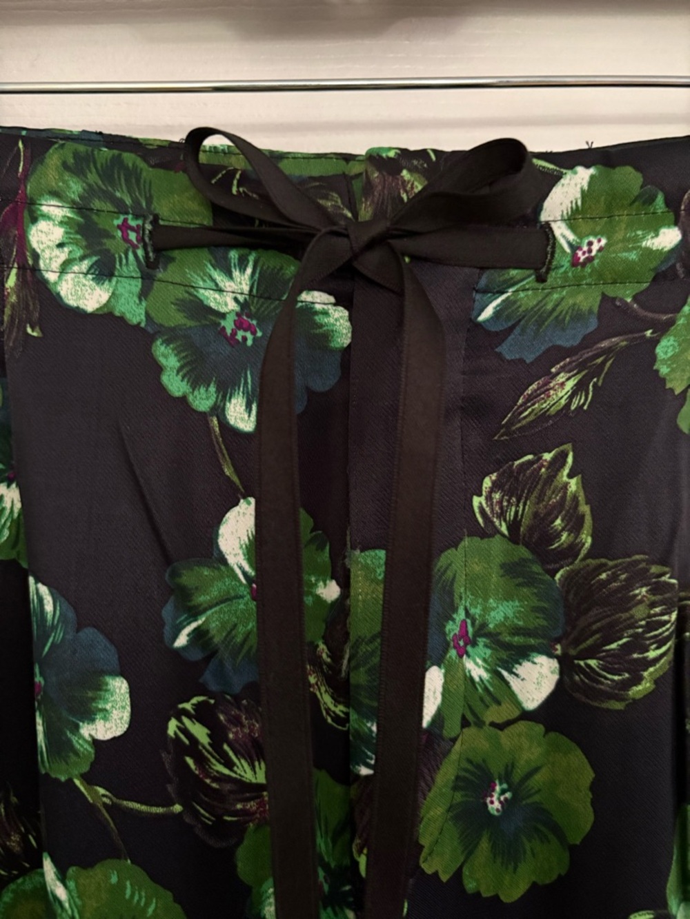 ANTHROPOLOGIE “elevenses” Green & Black Floral Tie-Waist Satin Pants Sz 2